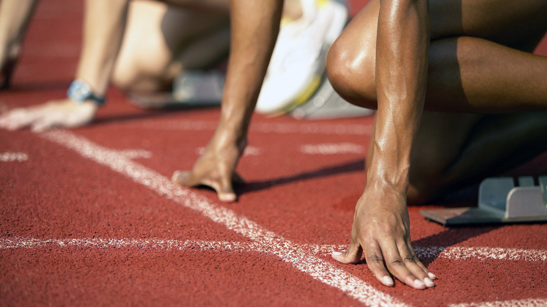 “德国足球火药味十足，争冠局势日益激烈”，德国足球强大