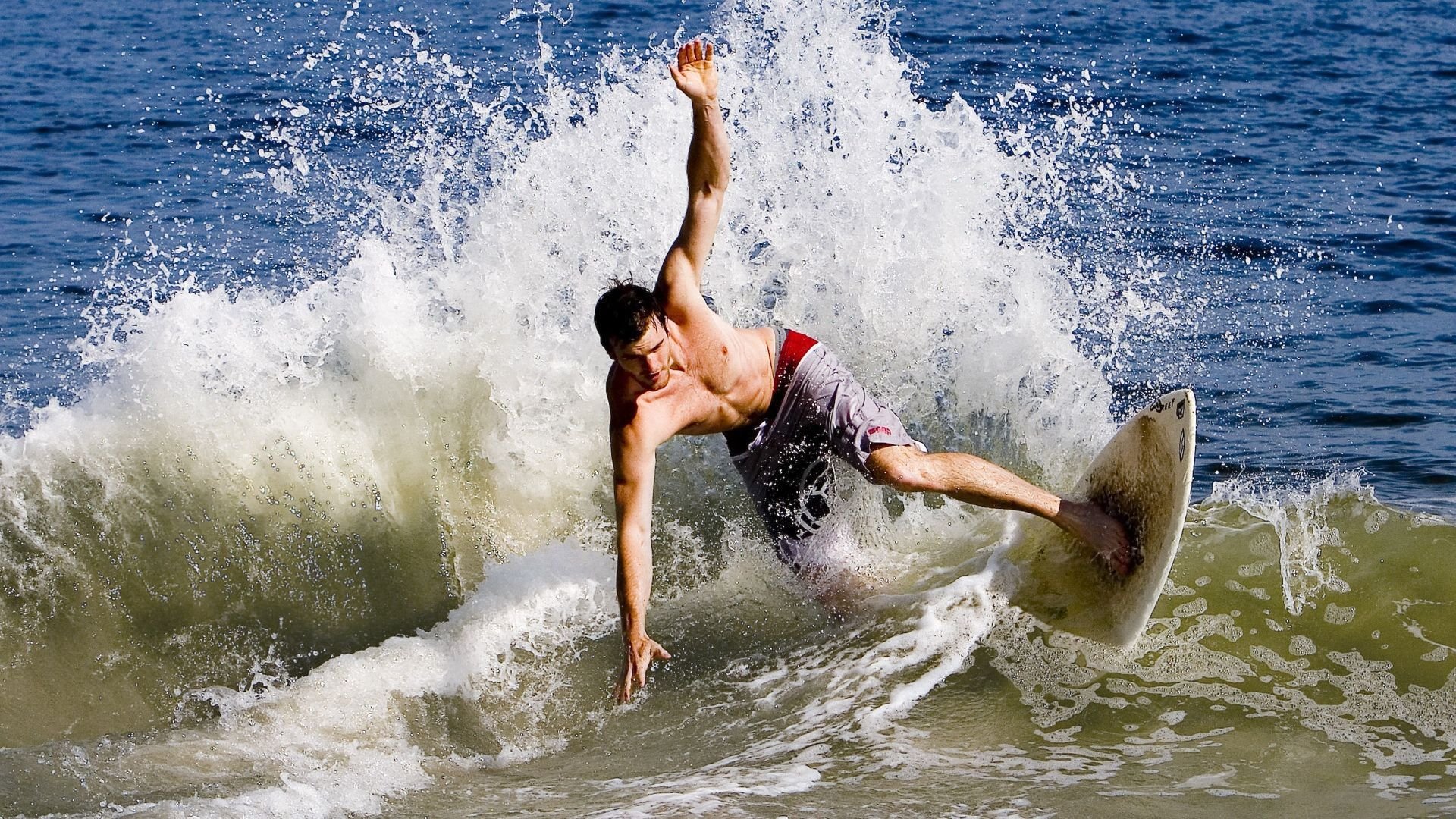 “阻击”战术揭秘：车队如何应对对手的强攻，阻击式防御战略要求当对手的进攻