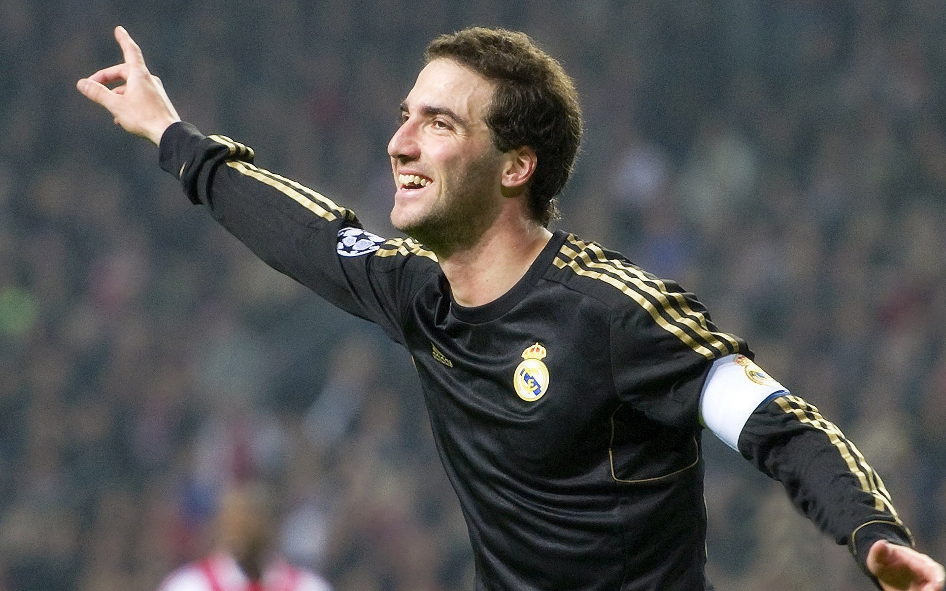 墨西哥骑手卡洛斯·汉克在巴黎奥运会后成为马术协会主席，推动马术运动发展。