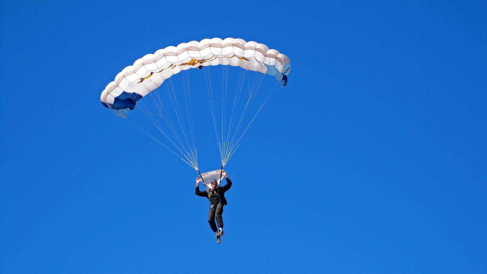 足球学校数量创新高青训力量持续增强，职业足球青训学校一年的费用